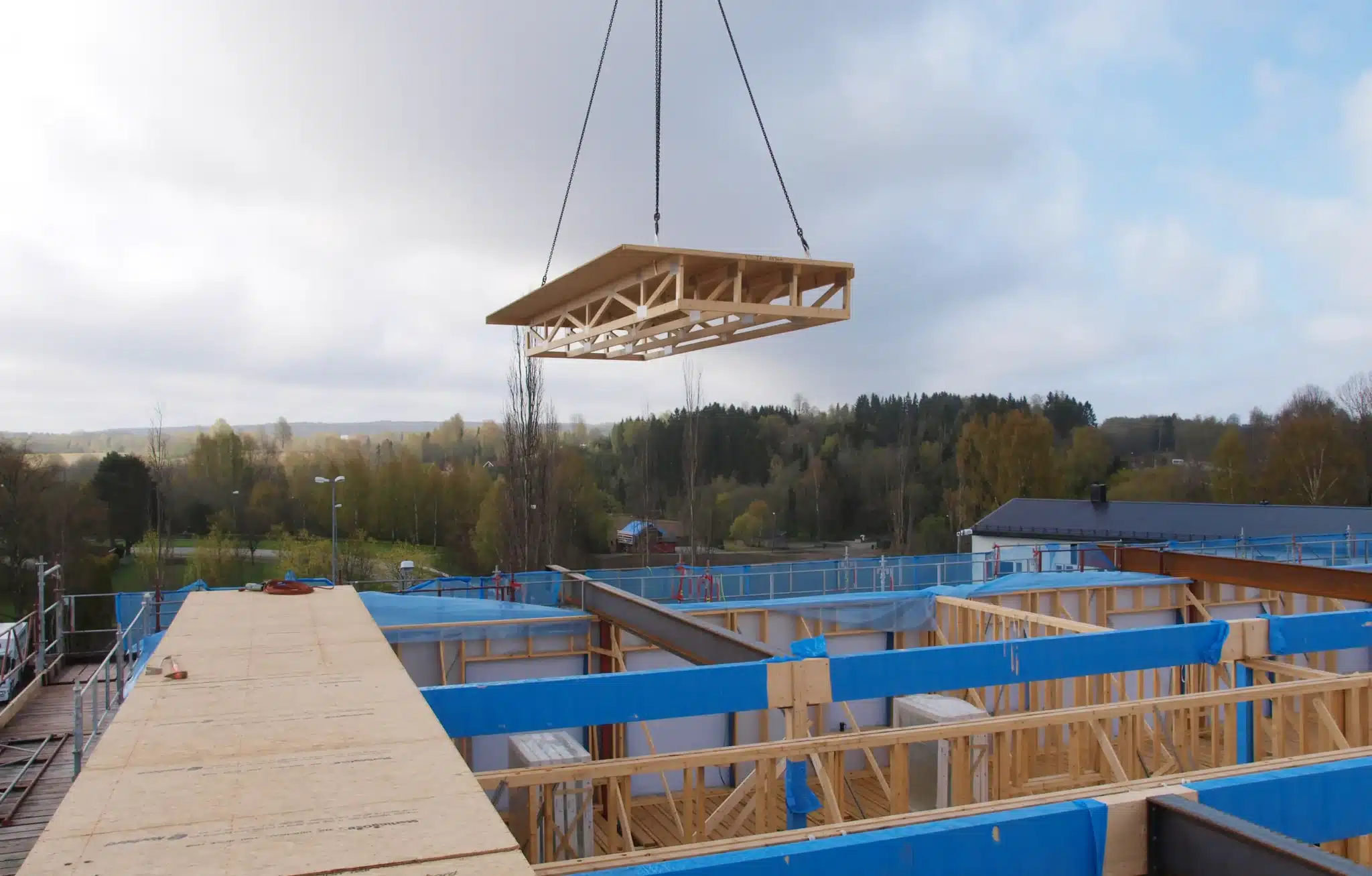 bygg-pa-etasjer-med-trekonstruksjoner-2048×1307